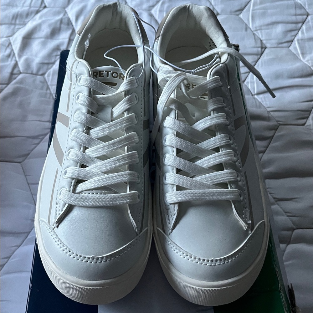 White Tretorn Sneakers. Size 7.